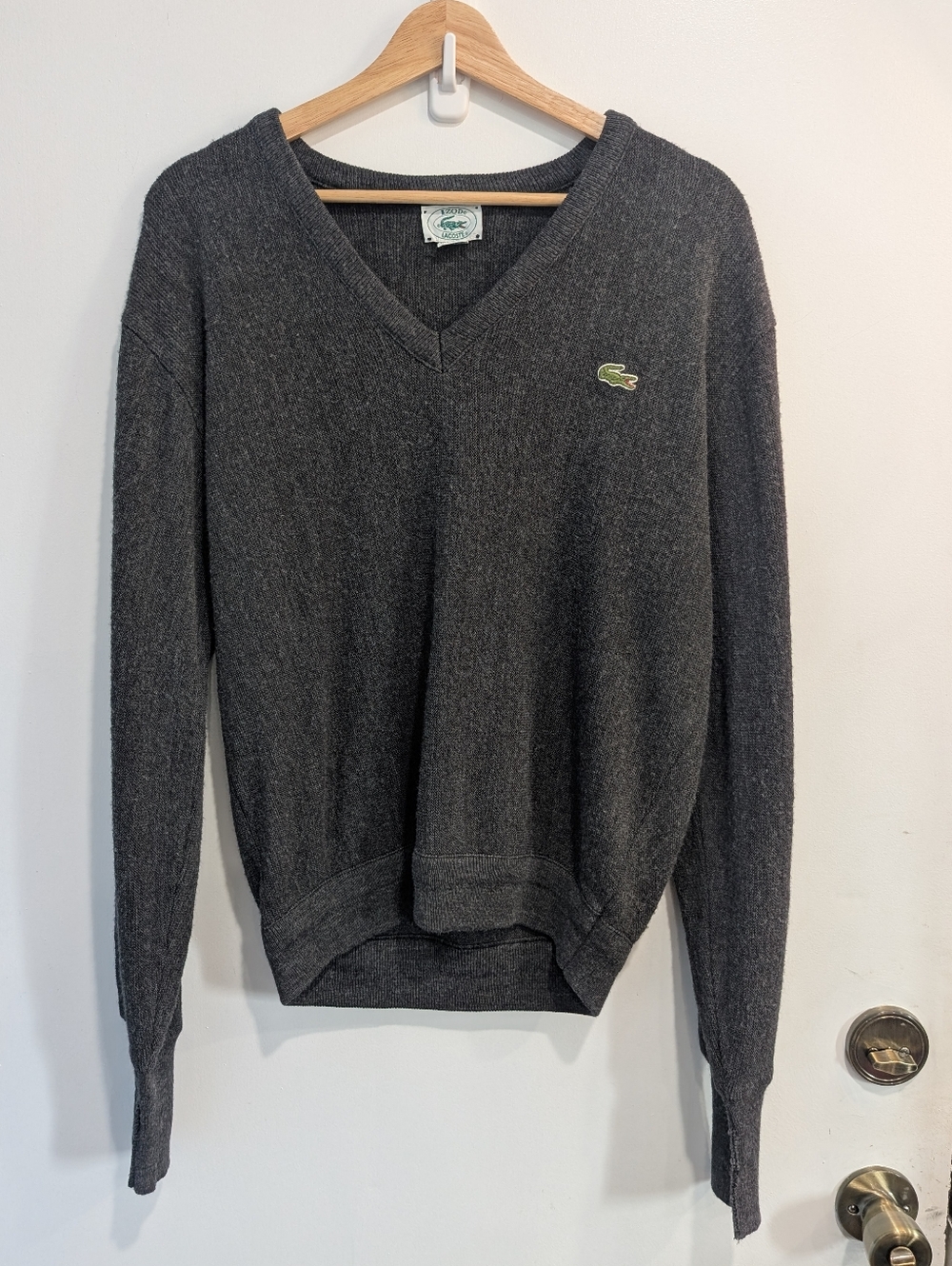 Vintage Izod Lacoste Alligator V-Neck Gray Sweater Men's USA Made Sz Medium